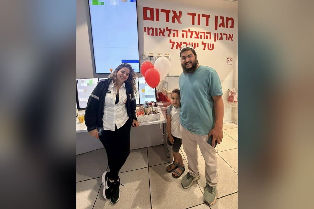 Yosef Cohen and his son reunite with the MAGEN DAVID ADOM dispatcher